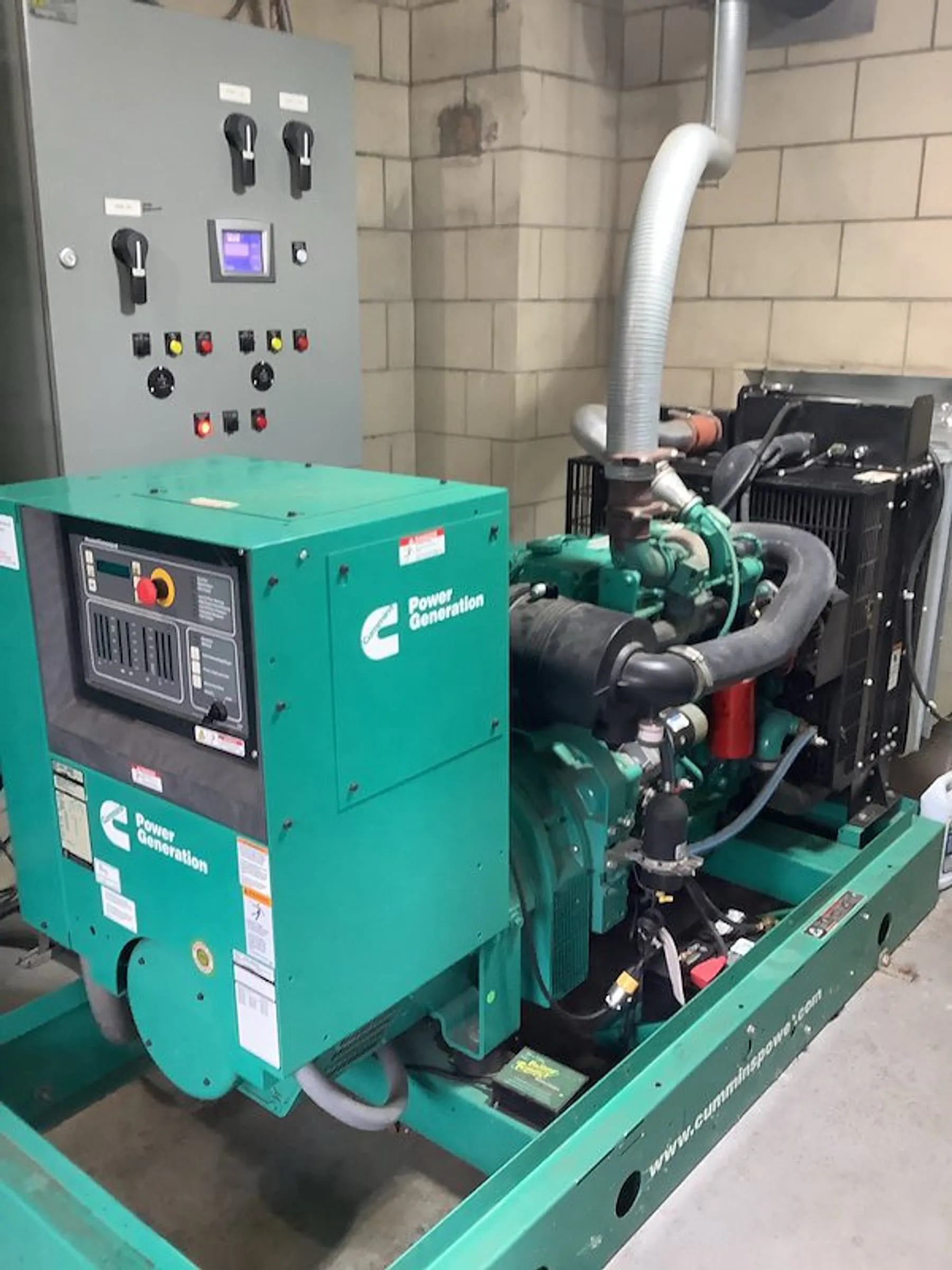 Cummins Power Generation generator and switchgear in a Mount Vernon plant room